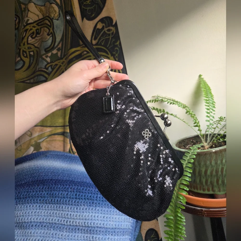 Coach Julia Limited Edition Black Sequins/Patent Leather Kisslock Wristlet - Picture 3 of 7